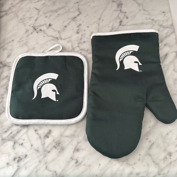 MICHIGAN STATE SPARTANS POT HOLDER MITTS - Picture 1 of 3